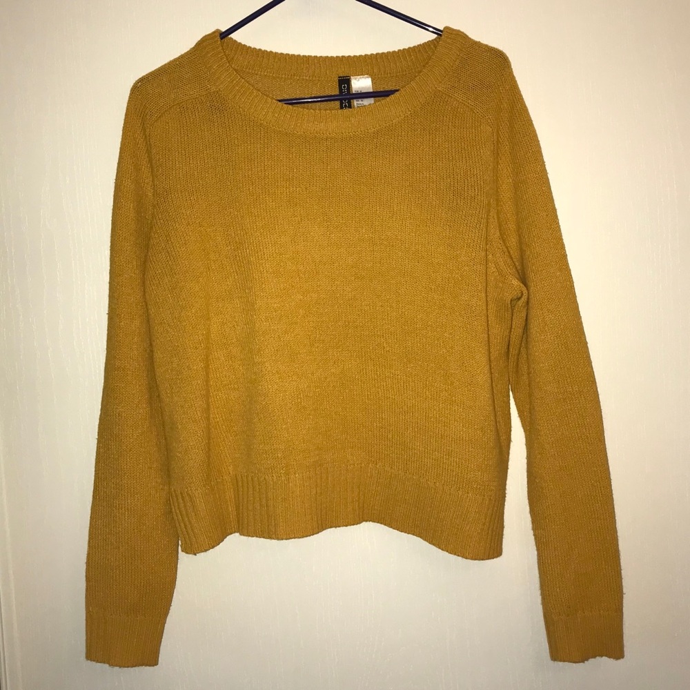 yellow sweater 💛